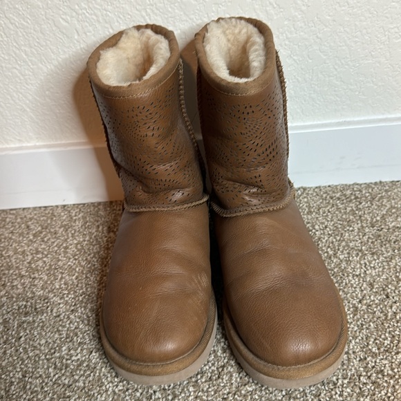 Brown Leather Design Uggs - Picture 4 of 6